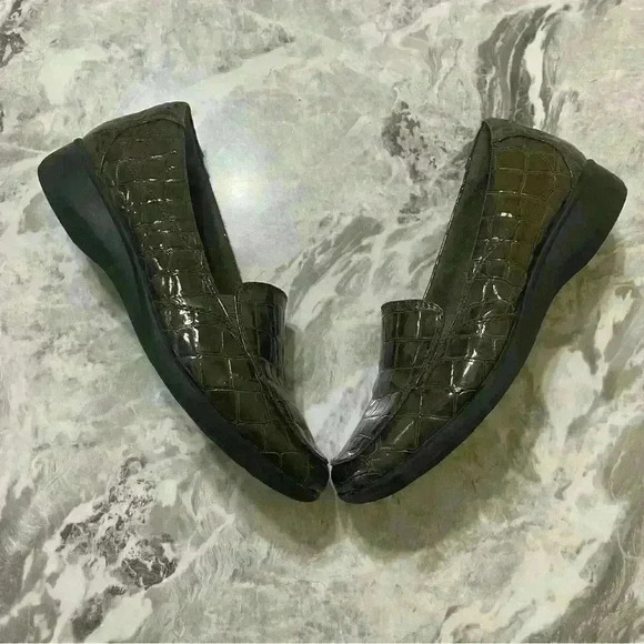 Clarks Shoes - Clarks Collection Womens Gael Angora Loafer Shoes Brown Crocodile Embossed 8M